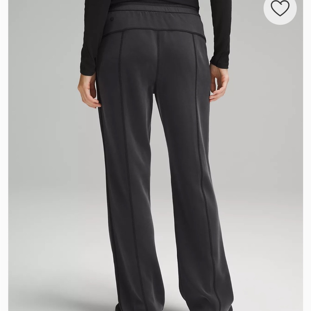 Lululemon women’s soft stream Sweatpant size 6 - Picture 2 of 8